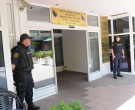 Vladu FBiH čuvaju  specijalci u pancirima