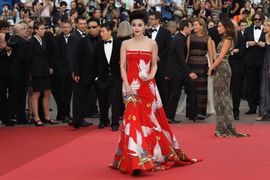 Dugačke haljine i ležerne frizure na filmskom festivalu u Kanu (Foto)