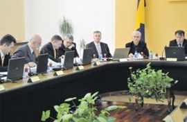 Uvode se mandati za rukovodeće državne službenike?