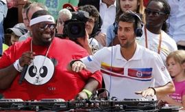 Nole proslavio rođendan zabavljajući posjetioce Rolan Garosa (Video)