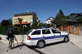 Ubio bivšu curu i njenog momka pa sebi pucao u glavu (Foto)