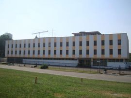 Bačena crna boja na ambasadu Srbije u Moskvi