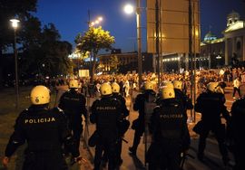 Privedeno 180 demonstranata, povrijeđeno 11 građana i 32 policajca ...