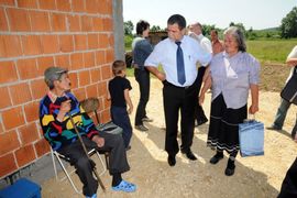 Tragom priče Nezavisnih: Dječake usrećila nova kuća (Foto)