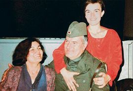 Mladić tajno posjetio grob svoje kćerke (Video)