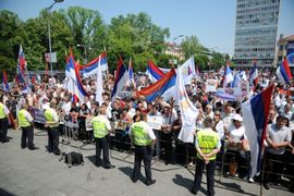 Miting podrške Mladiću: Na Trgu Krajine 12.000 ljudi (Foto)