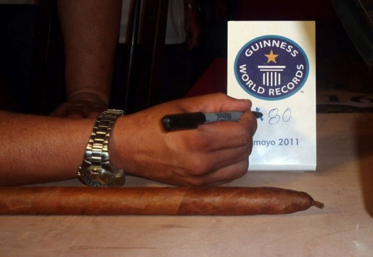 Kubanac po peti put zavio najdužu cigaru na svijetu