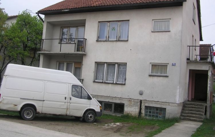 Bugojno: Djevojčica pronašla mrtvu majku u podrumu