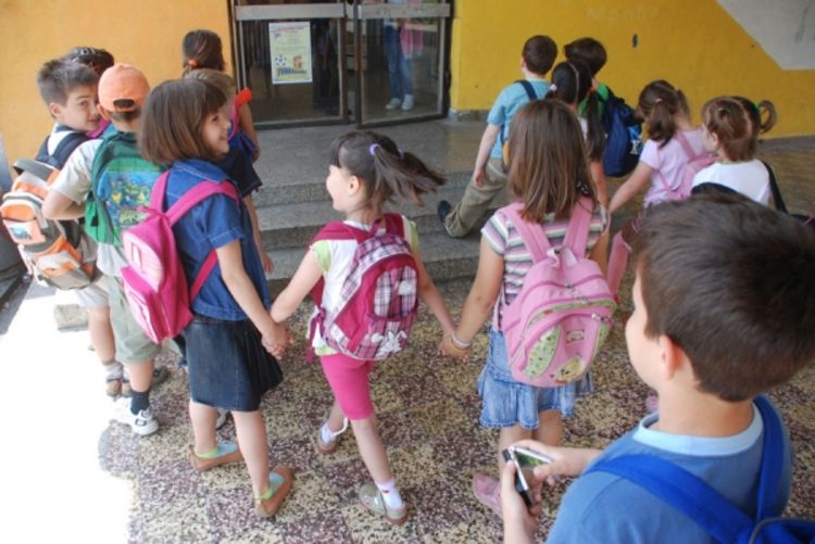 Buduće prvačiće pitaju od čega se pravi staklo