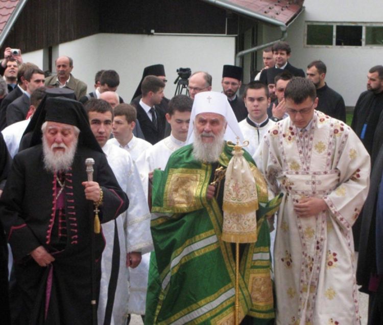 Irinej: Srbi mogu biti ponosni, jer su stradali za istinu