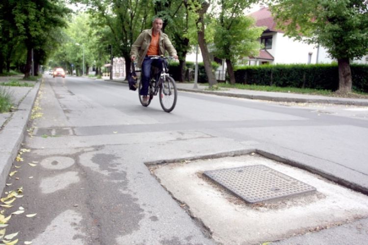 Stanovnici u Rosuljama nezadovoljni jer kolovoz nije obnavljan već 30 godina