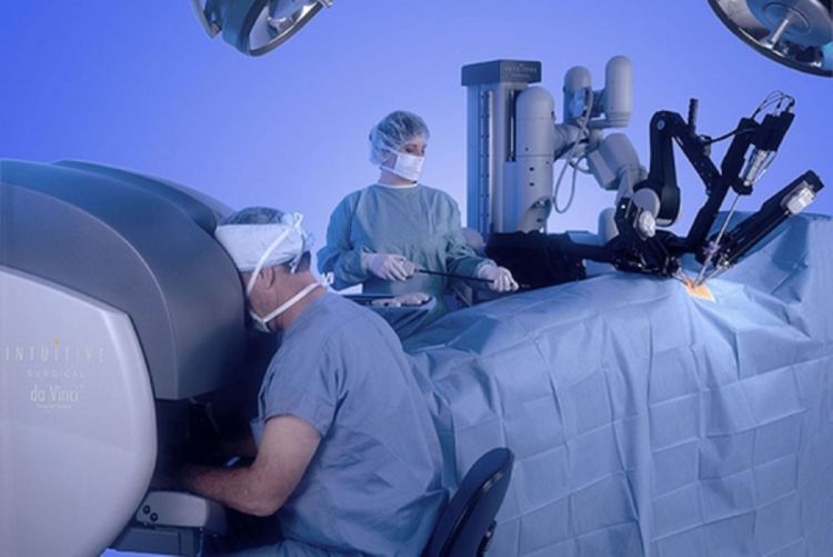 Premijerno odstranjena materica pomoću robota