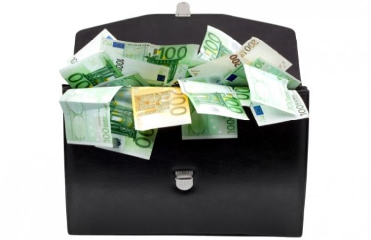 Pronašla torbu sa 30.000 evra i predala je policiji