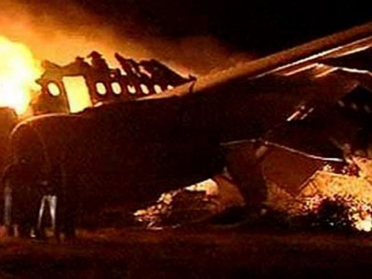 Avion se srušio na kuću, 10 mrtvih