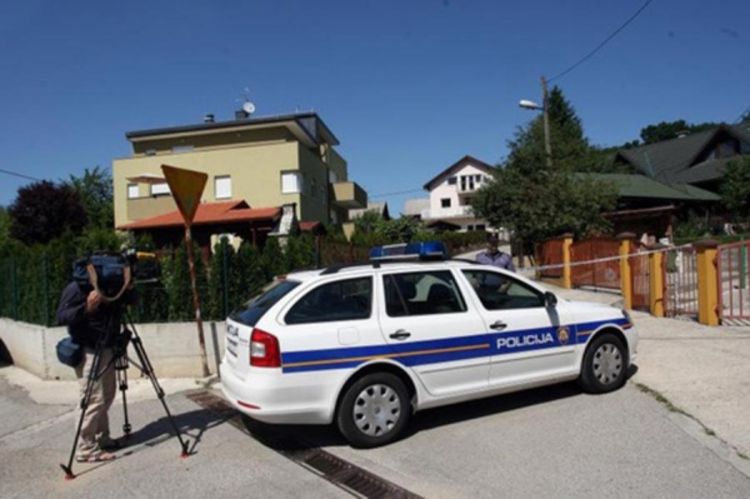 Ubio bivšu curu i njenog momka pa sebi pucao u glavu (Foto)