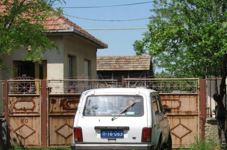 Žitelji kamionom blokirali selo u kome je uhapšen Mladić