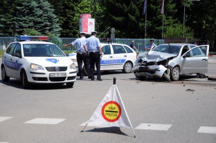 Tri osobe povrijeđene u udesu