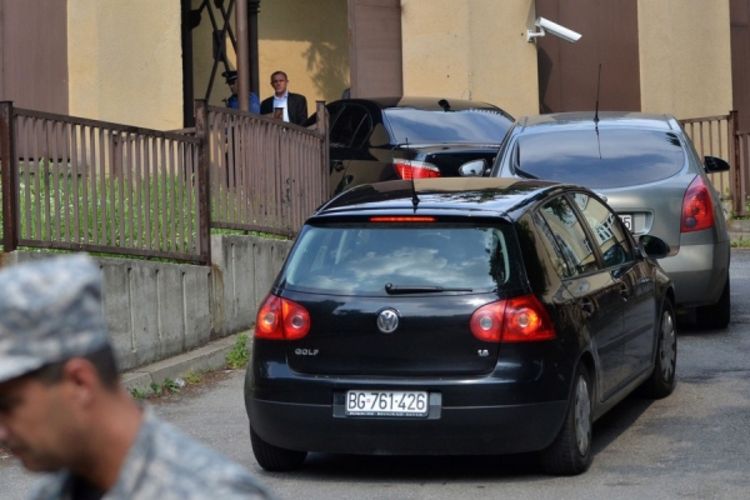 Ratko Mladić u teškom stanju, prekinuto saslušanje u sudu
