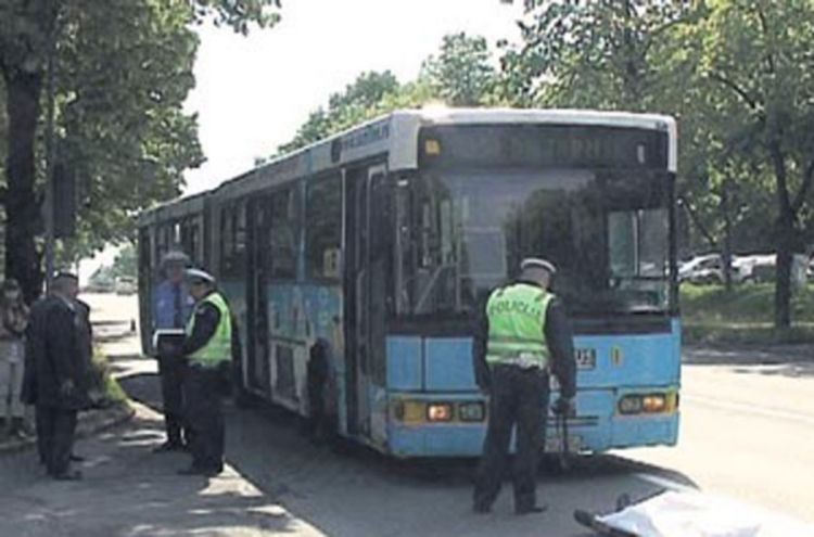 Beograd: Trojica mladića pretukli romskog dječaka u autobusu