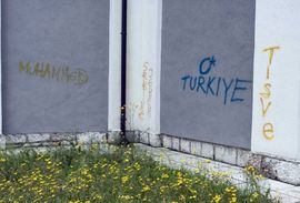 Uvredljivi grafiti na pravoslavnoj crkvi