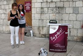 Split: Mokraćom zalio volonterke REKOM-a
