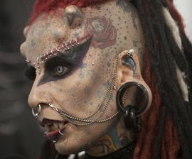 Žena vampir glavna atrakcija festivala tetovaže (Foto)