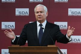 Gejts: NATO se suočava sa tmurnom budućnošću