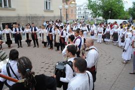 Defile u čast trube iz Guče