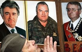 Mladića u dnevnoj sobi dočekao Šešelj