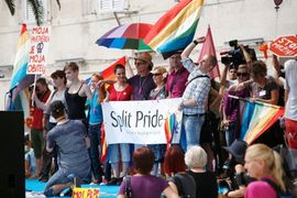 Split: Počela evakuacija učesnika gej parade (Foto)