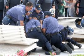 U divljanju zbog gej parade osam povrijeđenih, 137 uhapšenih