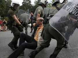Sukob policije i demonstranata u Atini