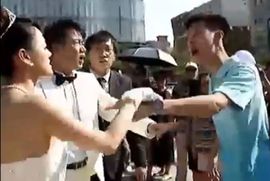 Ljubomorni momak ukrao mladoženju (Video)