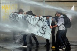 Studenti i profesori zajedno protestovali