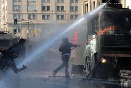 U Čileu povrijeđeno 16 policajaca