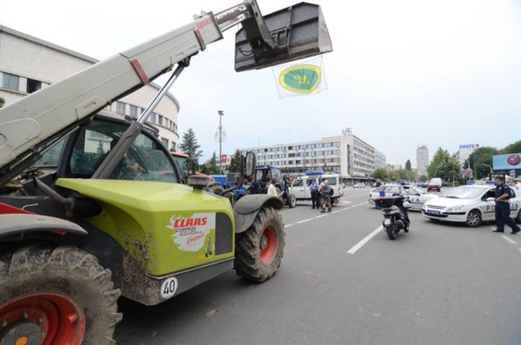 Poljoprivrednici najavljuju totalnu blokadu