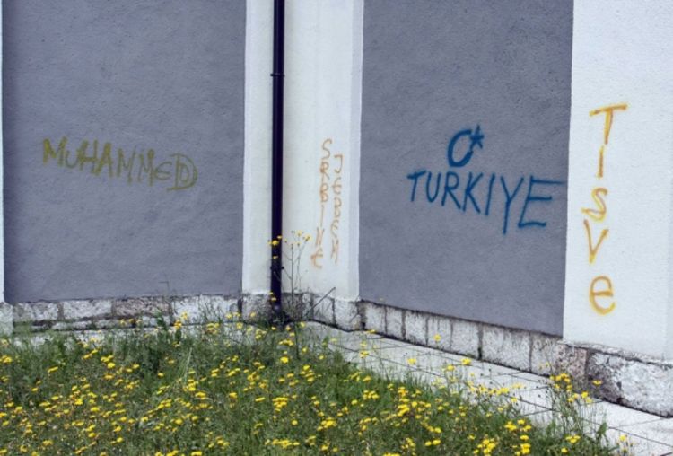 Uvredljivi grafiti na pravoslavnoj crkvi