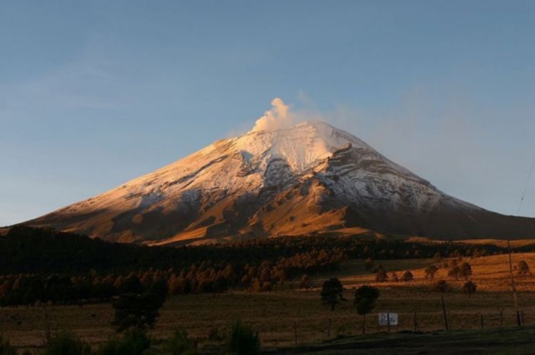 Popokatepetl izbacio oblak pepela visok tri kilometra