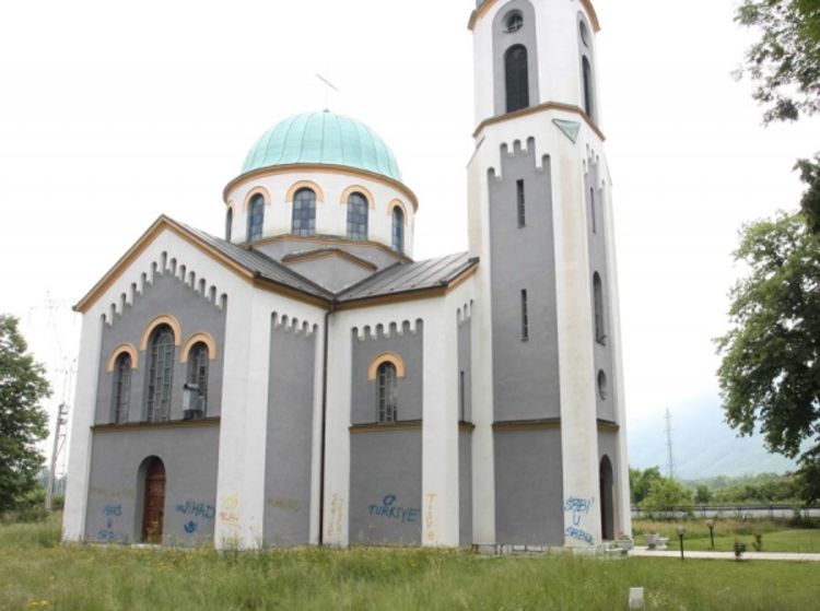 Sarajevo: Odlikaši popili par piva i išarali crkvu