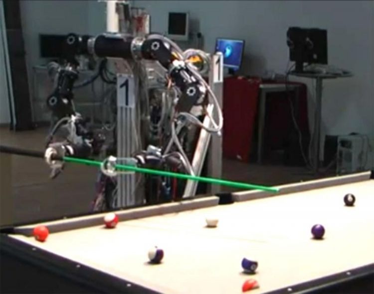 Nijemci napravili robota koji igra bilijar (Video)