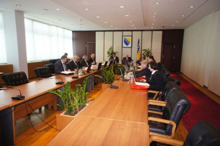 Za plate i naknade 155,6 miliona KM