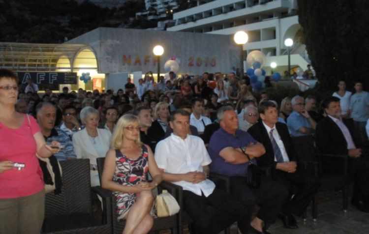 Gosti najavljeni, u kasi ni marke