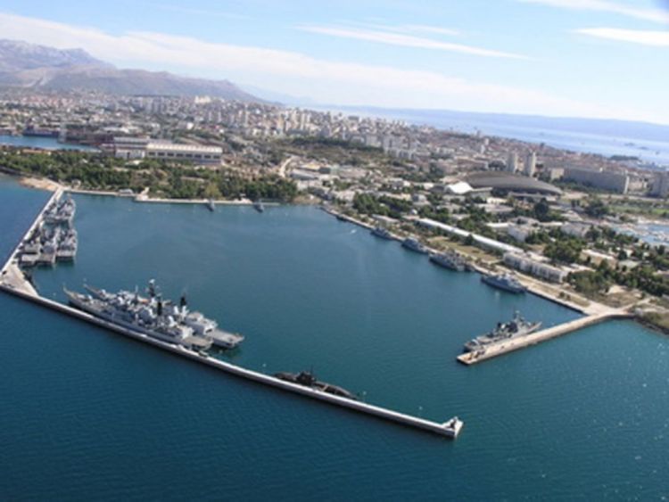 Ratni brodovi uplovili u Split