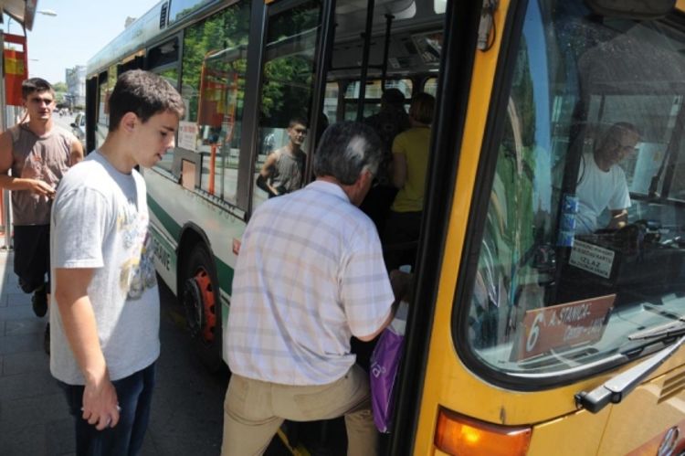 Autobusi javnih gradskih i prigradskih prevoznika: Putnici u pokretnim saunama