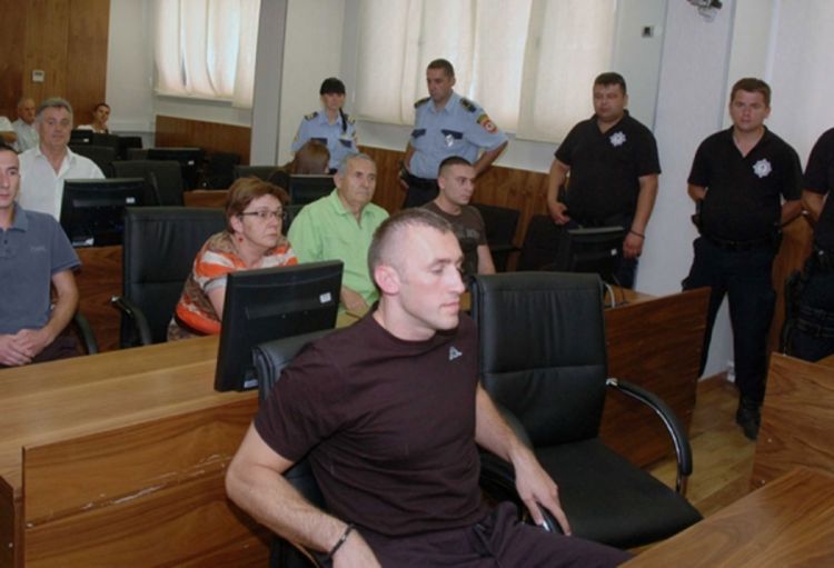 Ćulum nakon presude pljunuo tužioca