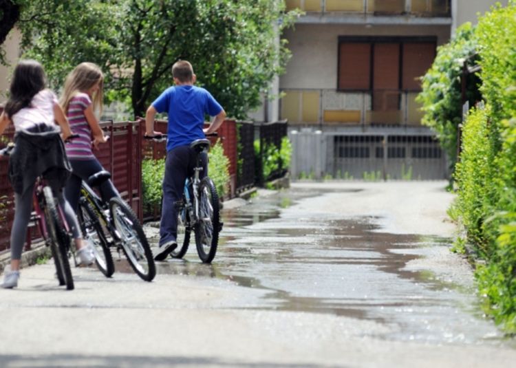 Banjalučko naselje Lauš: Fekalije poplavile ulice (Foto)