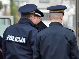 Napali policajce na dužnosti