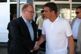 Džonatan Mur neće prisustvovati pomenu u Bratuncu