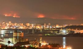 Vatra na Braču se približila naseljenim mjestima