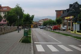 Srbi povratnici upoznali vladiku Vasilija sa svojim teškim položajem